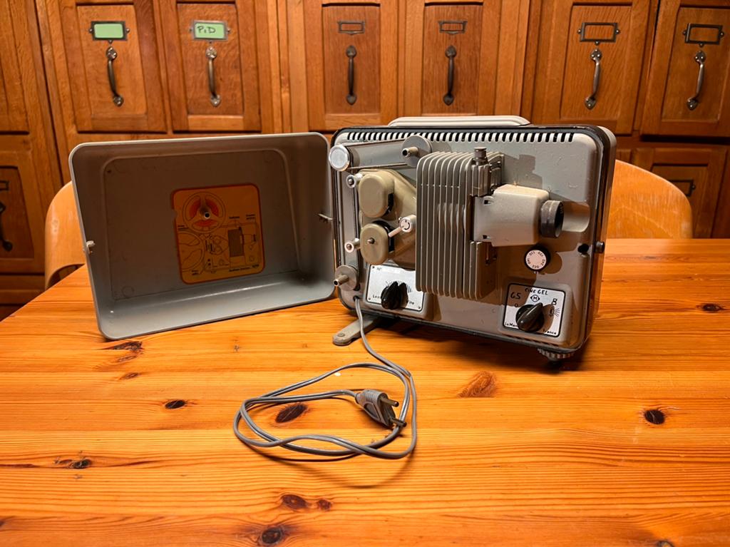 Ciné Gel GS8 projector, Verzamelen, Foto-apparatuur en Filmapparatuur, Ophalen, 1960 tot 1980, Projector