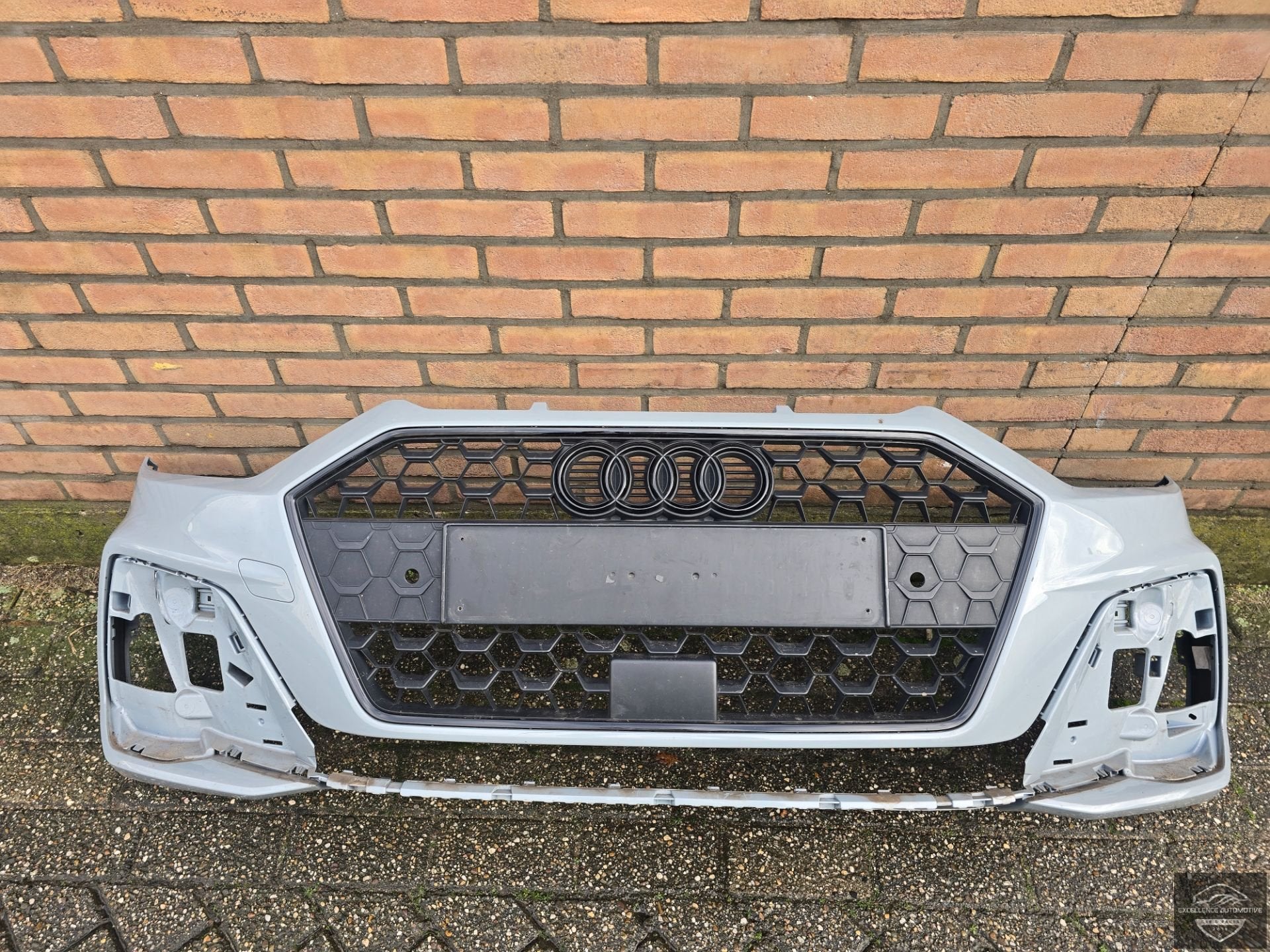 Pare-chocs avant d'origine Audi A1 82A S-Line (2019+) avec 6, Autos : Pièces & Accessoires, Pare-chocs, AUDI AG, Auto-Union-Strasse 1
85045  Ingolstadt, DE