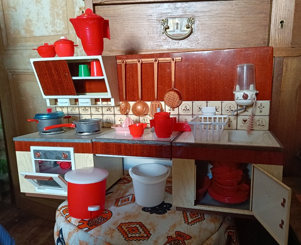 Lot van drie blikken keukentjes met accessoires te koop., Enlèvement ou Envoi