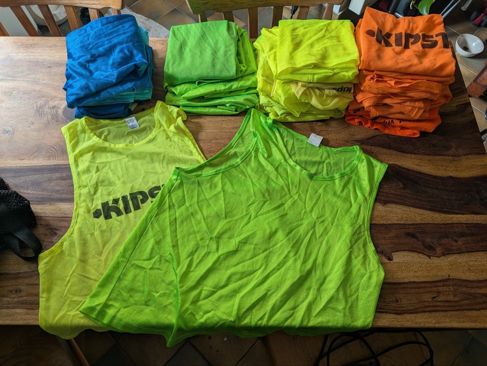 Fluo sporthesjes (x40) voor sportclub of vereniging, Kleding | Heren, Sportkleding, Blauw, Ophalen of Verzenden