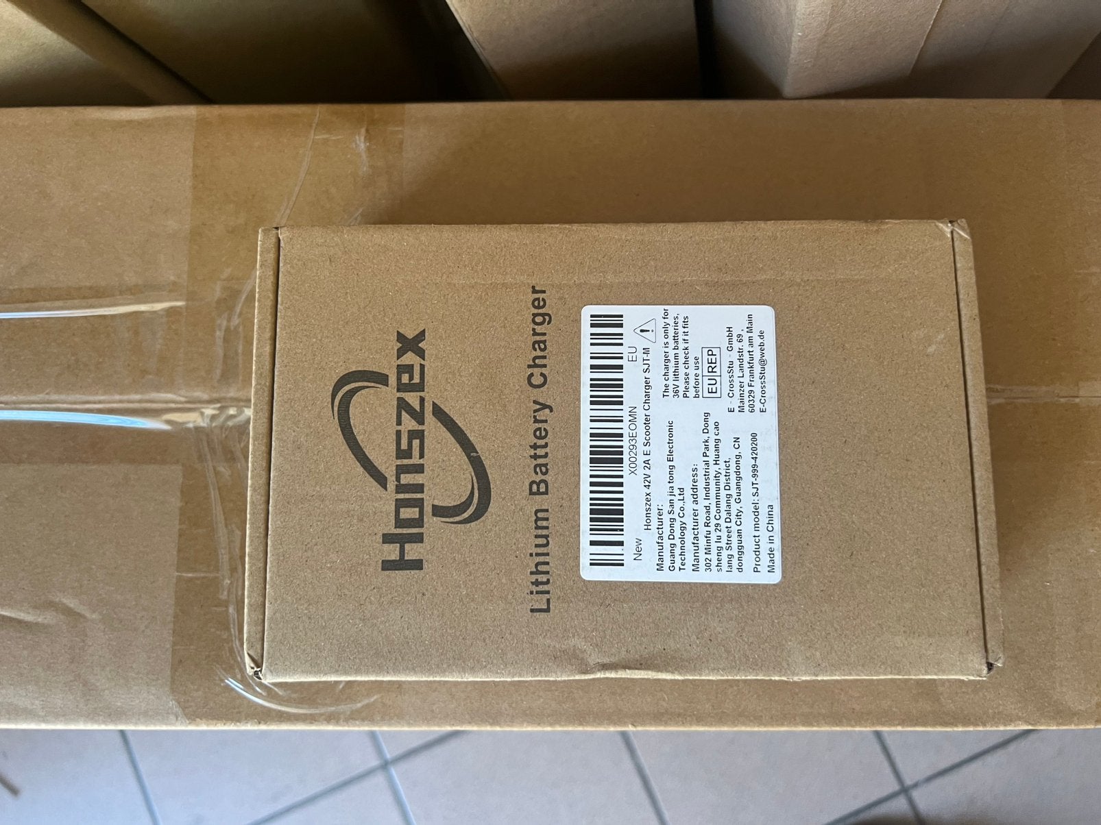 Honszex 42V 2A Scooterlader splinternieuw nog niet gebruik, Vélos & Vélomoteurs, Pièces de cyclomoteur | Scooters, Neuf, Enlèvement
