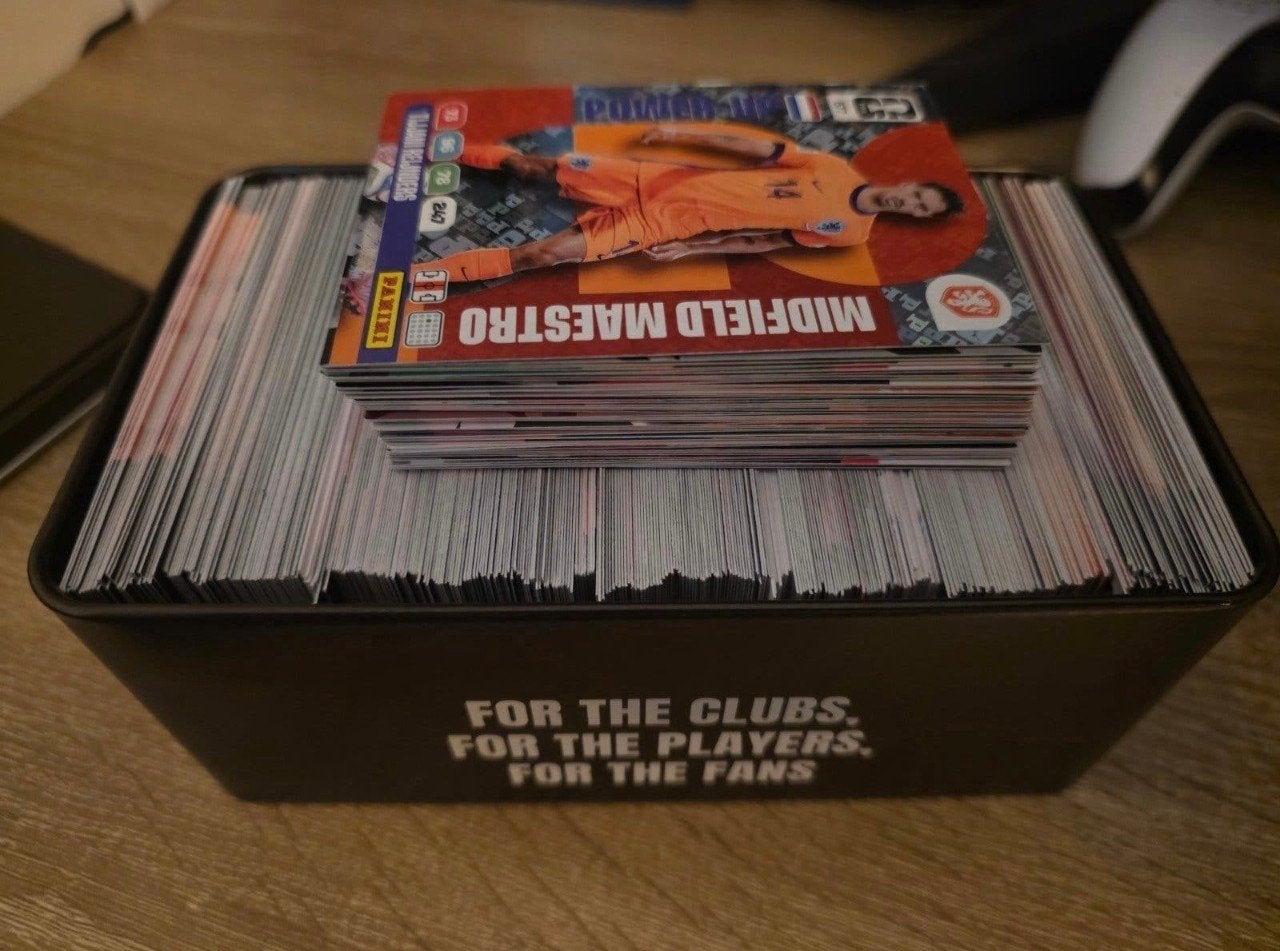 Voetbal trading card fifa panini merk 367 stuks met doos, Ophalen