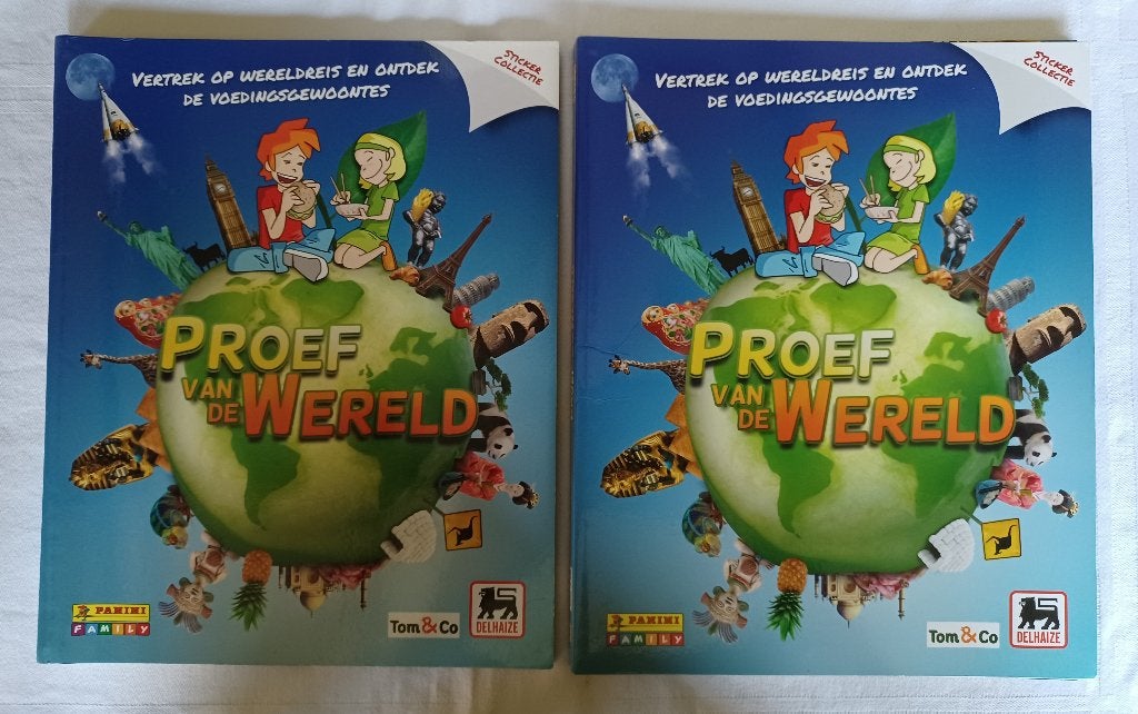 2 complete Panini albums Proef van de Wereld (2011), Hobby en Vrije tijd, Ophalen of Verzenden, Zo goed als nieuw, Meerdere stickers