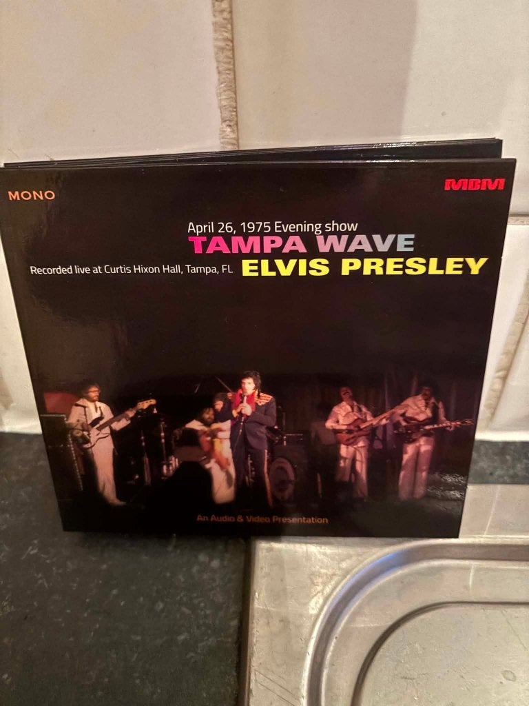 Elvis bootleg cd + dvd,Tampa wave van Millbranch music label, Boxset, Ophalen of Verzenden, Rock-'n-roll, Import