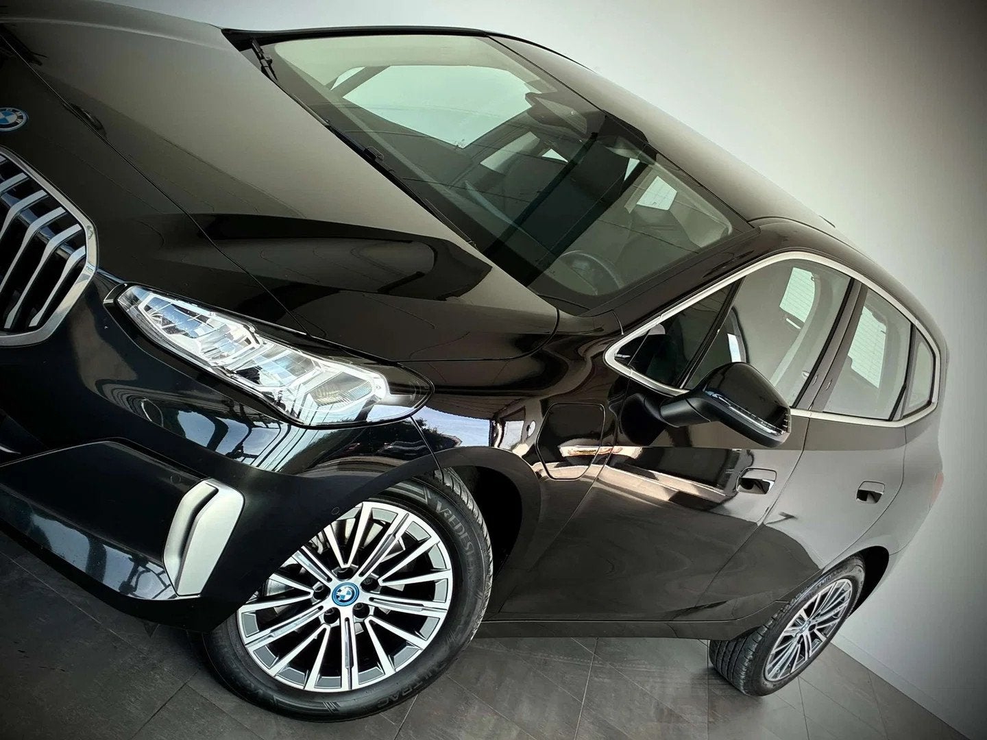 BMW 2 Serie Tourer 225 xDrive Active PHEV LOOKM-1ERPRO-COCKP, Auto's, BMW, Automaat, 245 pk, Gebruikt, Zwart
