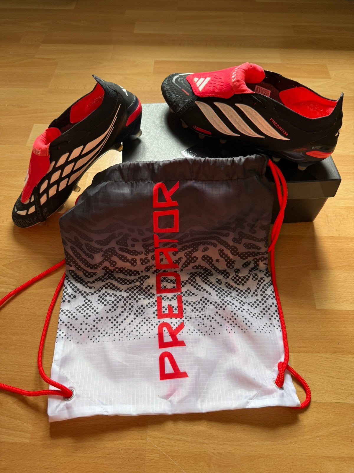 Crampon adidas predator elite 2026 ft ag 44,2/3, Sports & Fitness, Enlèvement, Comme neuf