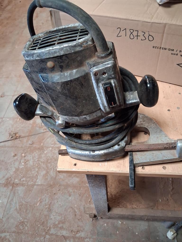 ELU freesmachine, Doe-het-zelf en Bouw, Ophalen