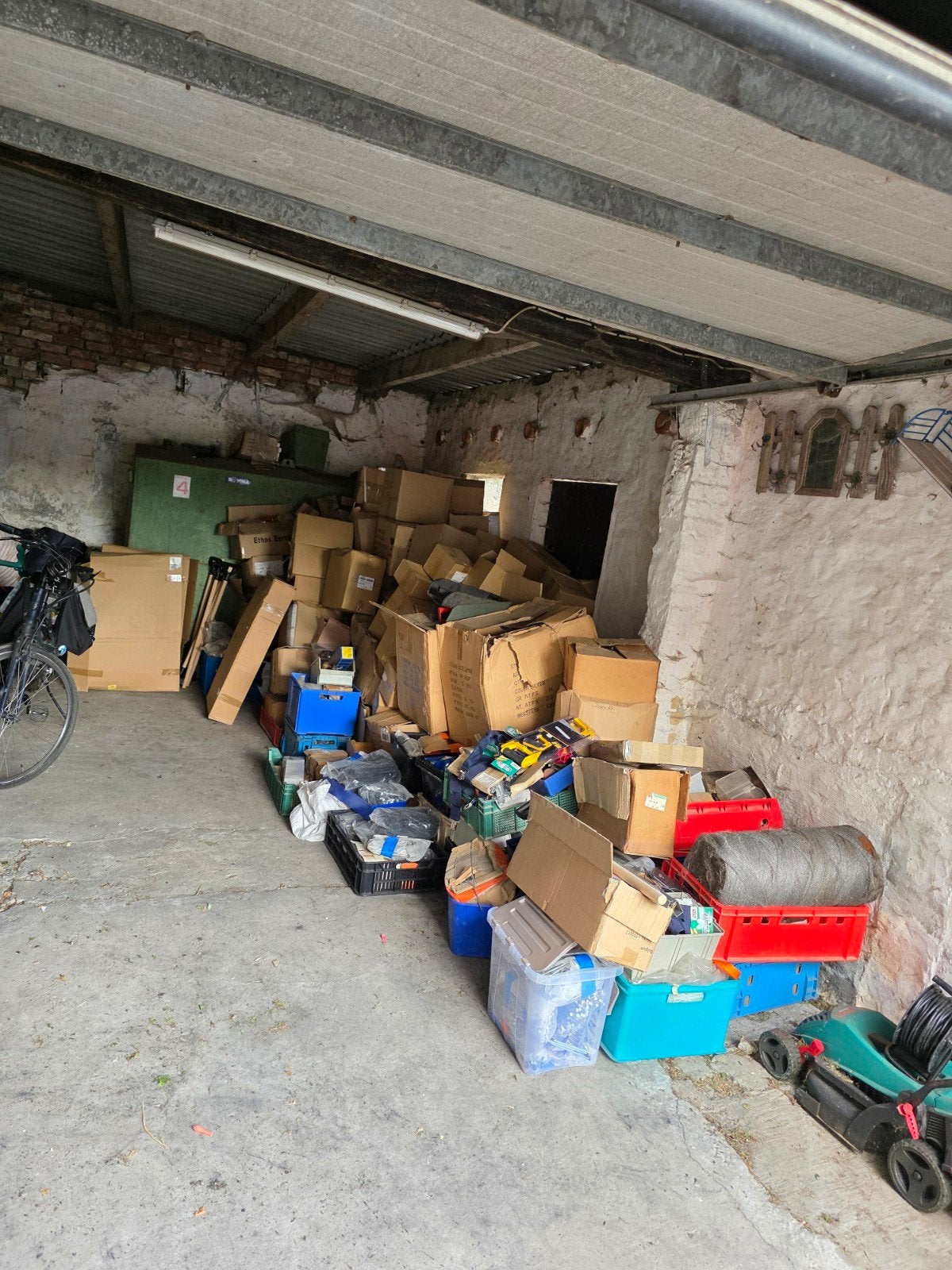 Grote partij nieuw bevestigingsmateriaal, vijzen, pluggen, b, Ophalen