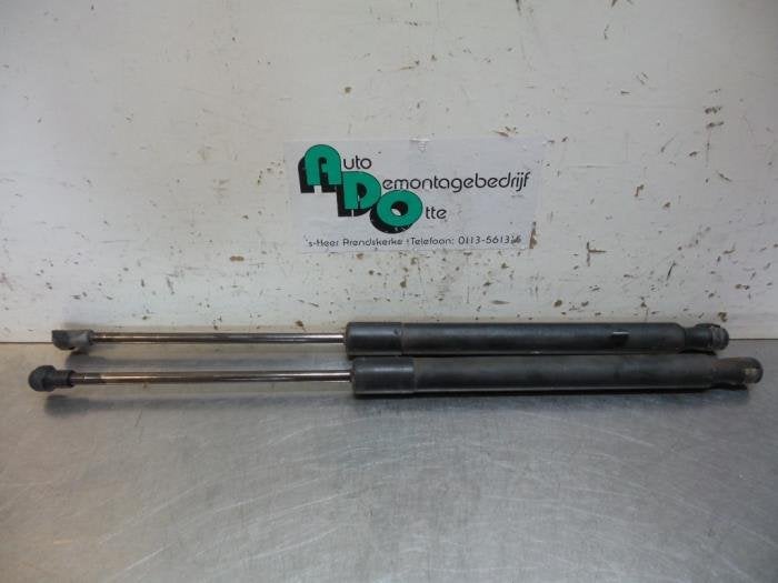 Kit amortisseur gaz hayon d'un Volkswagen Golf (Golf 04-), Volkswagen, -, 3 mois de garantie, Utilisé