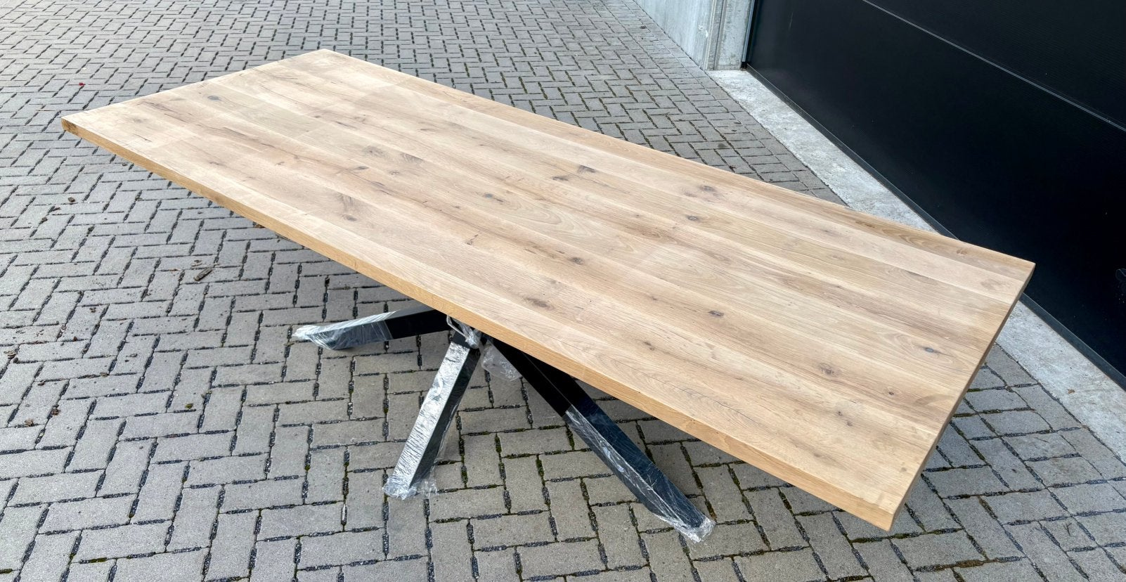 Eiken tafel met metalen spinpoot, Ophalen, Zo goed als nieuw