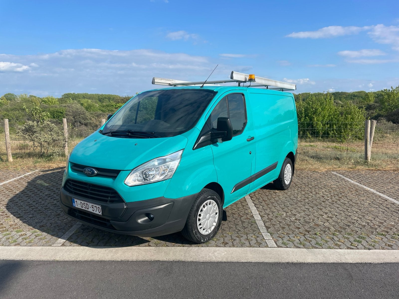 Transit custom met nieuwe motor 50.000km, Auto's, Ford, Voorwielaandrijving, Euro 5, Stof, Zwart