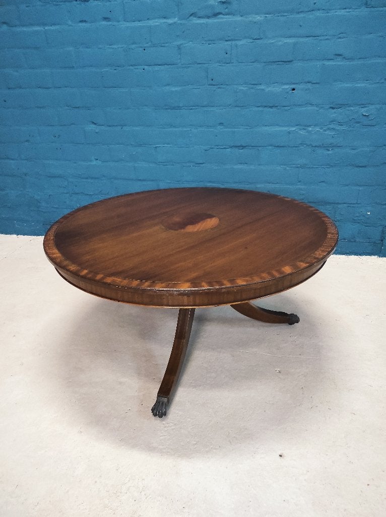 Table basse ancienne en noyer avec pieds de lion Ø113 cm, Antiquités & Art, Enlèvement