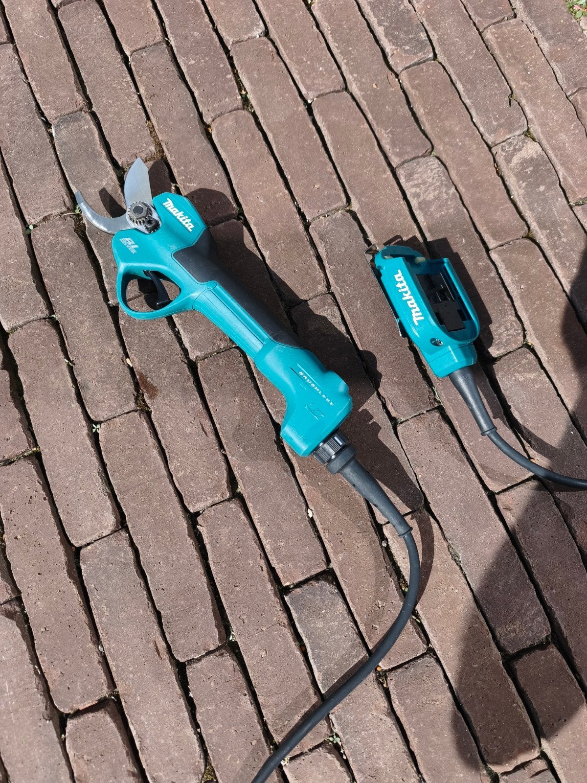 Sécateur Makita DUP180, Enlèvement, Comme neuf, 30 à 39 mm, Makita