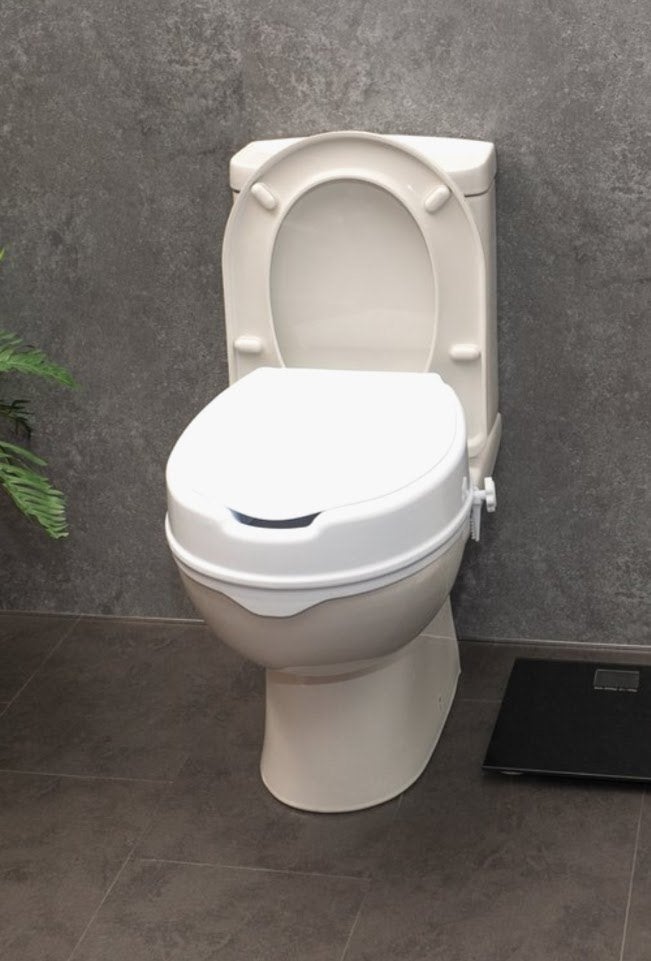 Toiletverhoger 15 cm Savanah (model met deksel), Diversen, Verpleegmiddelen, Ophalen, Zo goed als nieuw