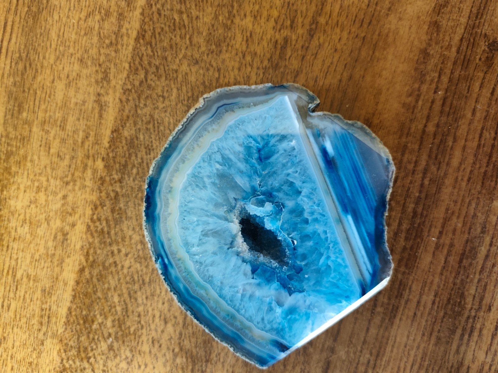 Prachtige Blauwe Agaat Geode (770 gram) - Gepolijst Kristal, Verzamelen, Ophalen of Verzenden, Overige typen