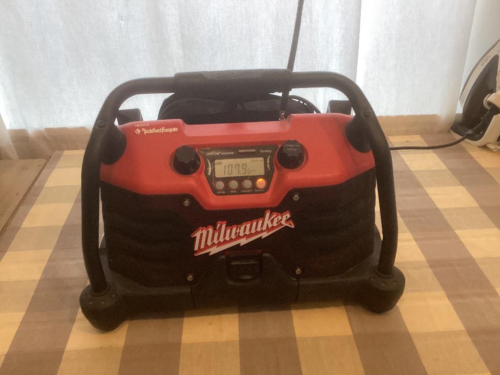 Milwaukee radio, Ophalen, Zo goed als nieuw, Bouwradio