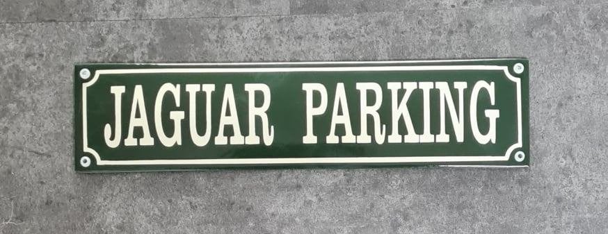 Panneau de rue en émail Jaguar Parking Only Tesla Amsterdam, Collections, Marques & Objets publicitaires, Neuf, Panneau publicitaire