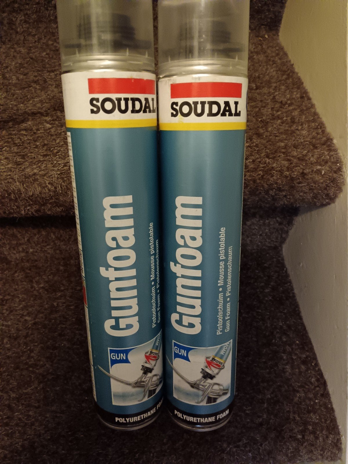 Set van 2 spuitbussen van polyurethaanschuim: SOUDAL Gun, Doe-het-zelf en Bouw, Ophalen of Verzenden, Nieuw, Piepschuim (Tempex)