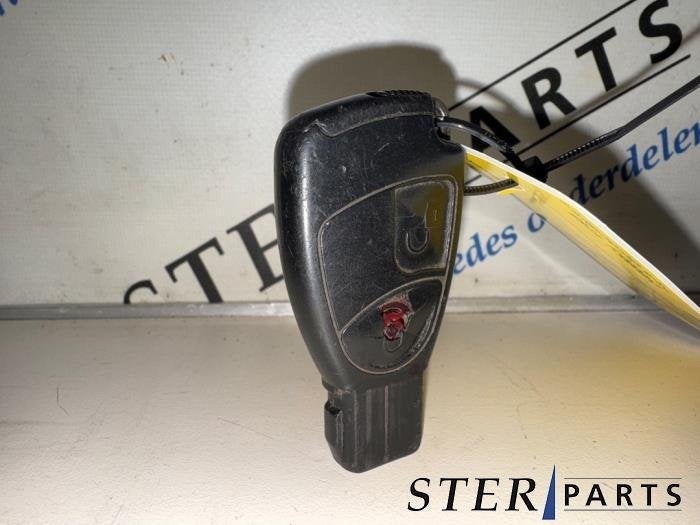 Clé d'un Mercedes E-Klasse, Autos : Pièces & Accessoires, Autres pièces automobiles, Mercedes-Benz, Utilisé, 3 mois de garantie