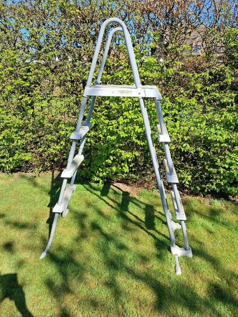 Zwembad trap, Ophalen