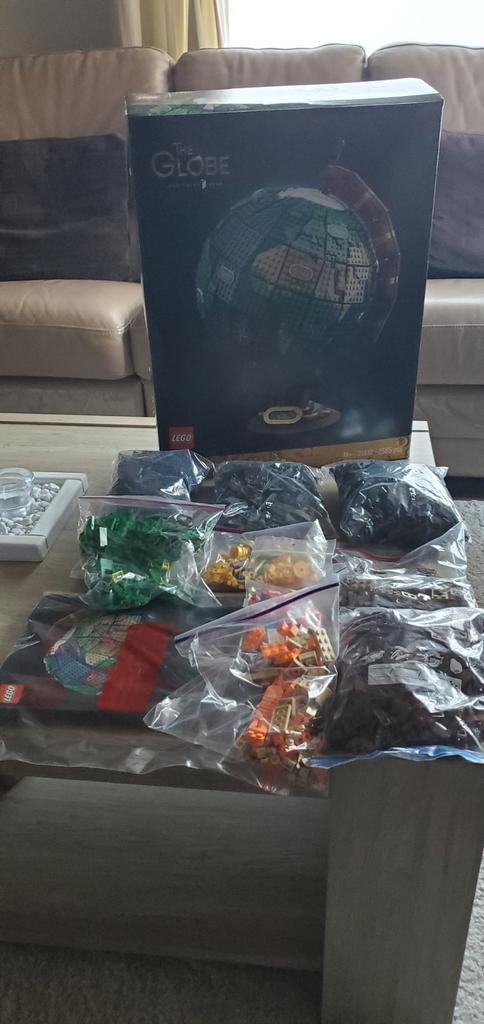 Lego 21332 The Globe wereldbol

Met doos en boekje.
Gesortee, Ophalen, Lego