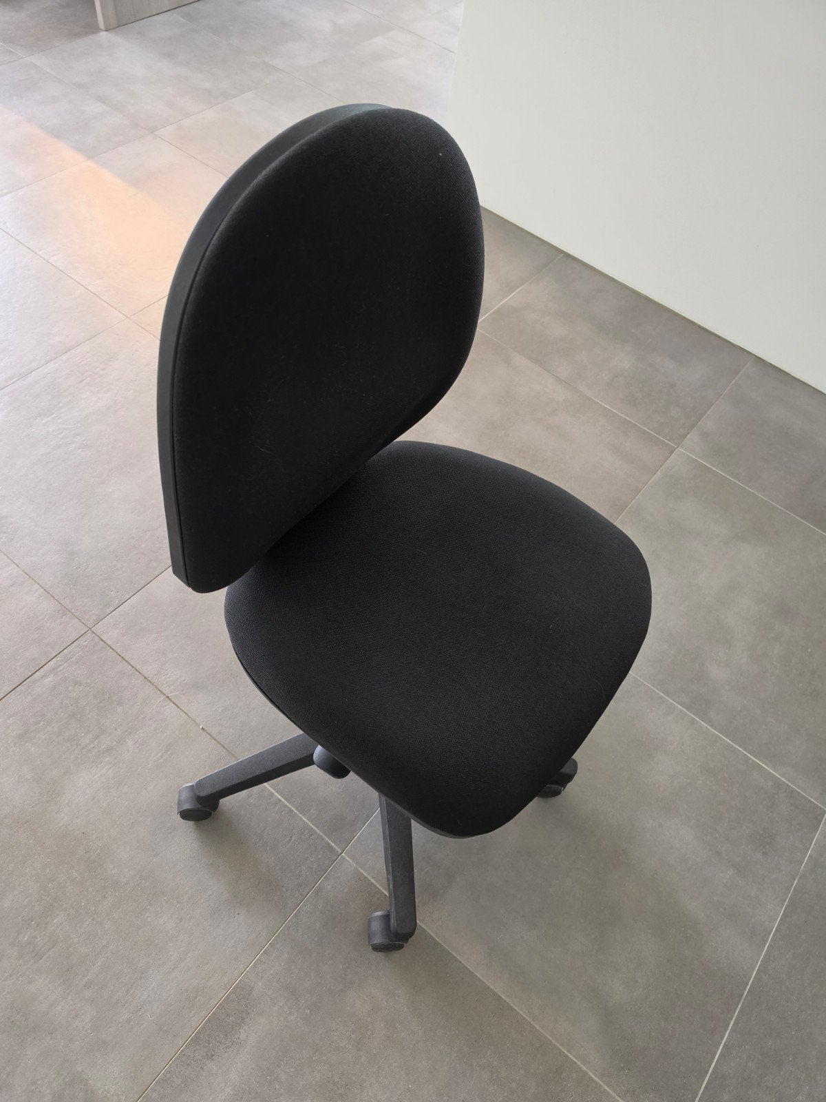 3 chaises de bureau décentes en très bon état., Maison & Meubles, Chaises de bureau, Comme neuf, Enlèvement, Chaise de bureau
