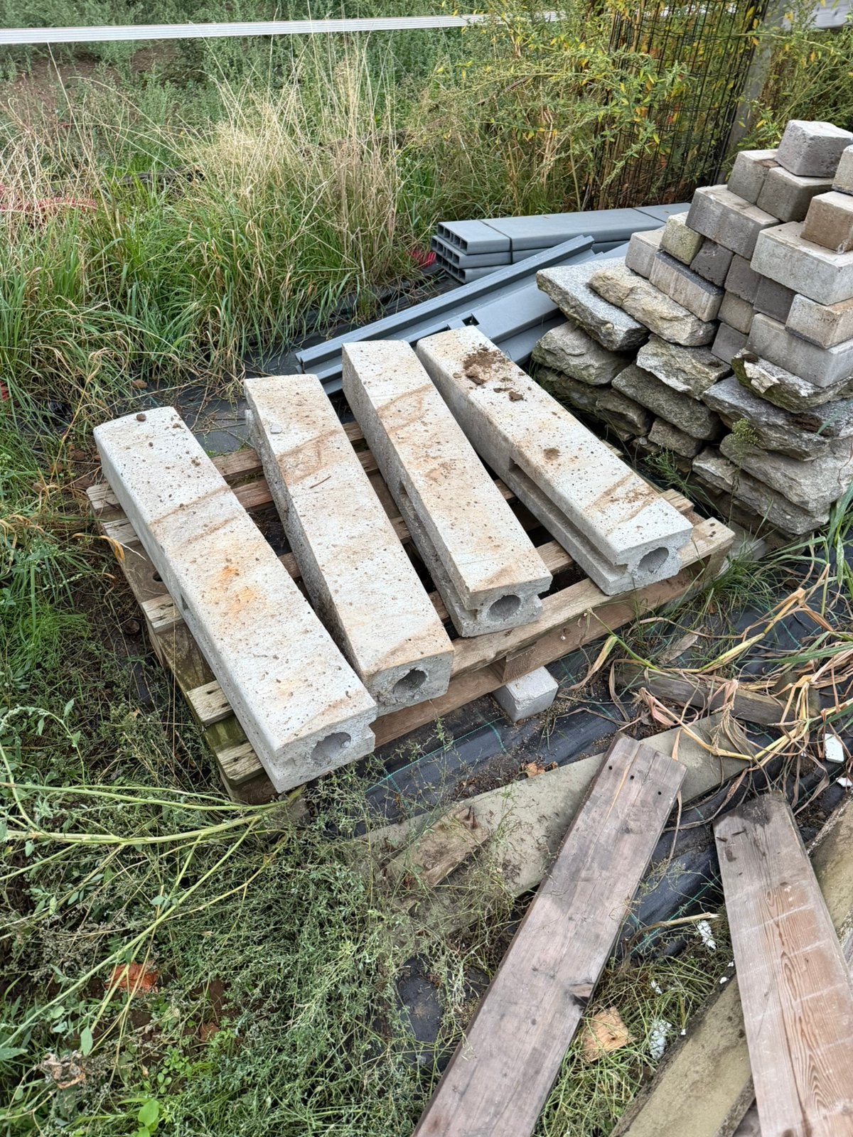 4 betonpalen, Ophalen, Nieuw