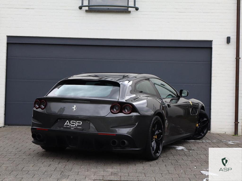 Ferrari GTC4Lusso T 3.9 Turbo V8 | Full Service | Carbon |, Auto's, Ferrari, 4 zetels, Bedrijf, https://public.car-pass.be/vhr/6ba2d85b-7a1f-4c2c-9add-5cb137f6e1eb
