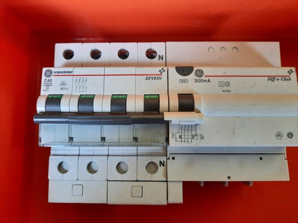 Differentieel schakelaars 300mA 
40A en 50A, Bricolage & Construction, Enlèvement