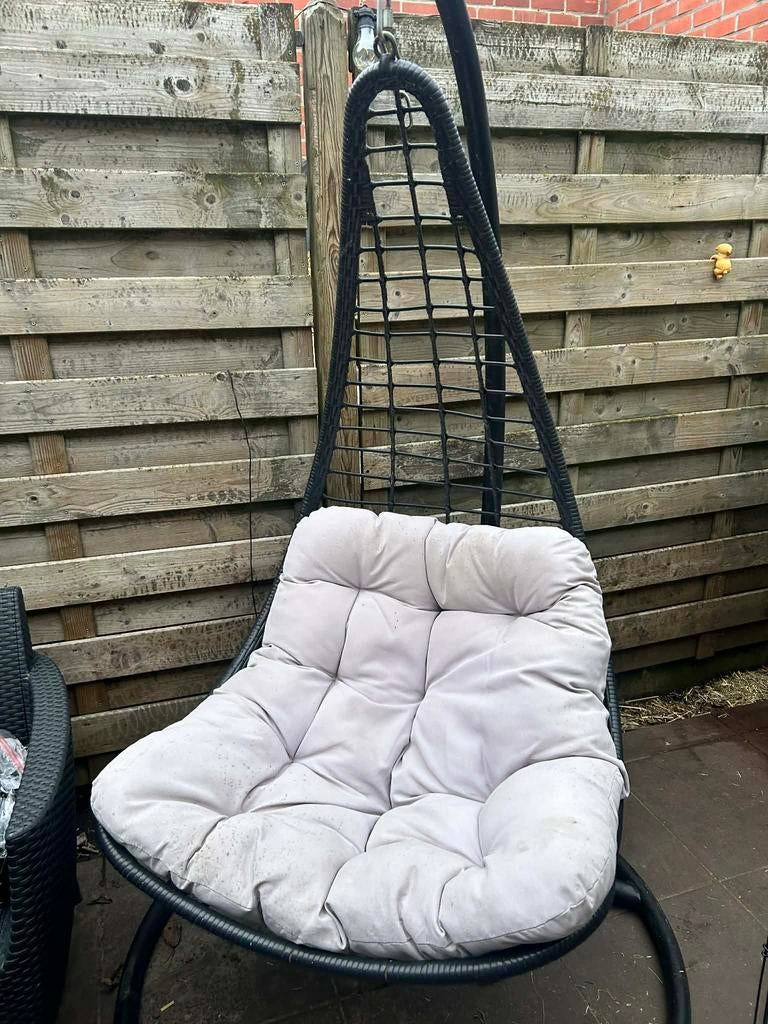 Hangstoel met standaard + kussen, Ophalen, Gebruikt