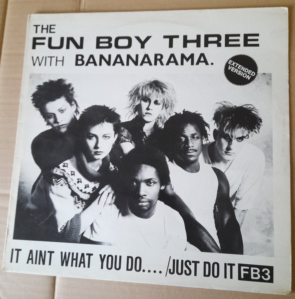 THE FUN BOY THREE & BANANARAMAS - IT AINT - 12INCH - 1982-NL, CD & DVD, Vinyles | Rock, Utilisé, Pop rock, 12 pouces, Enlèvement ou Envoi