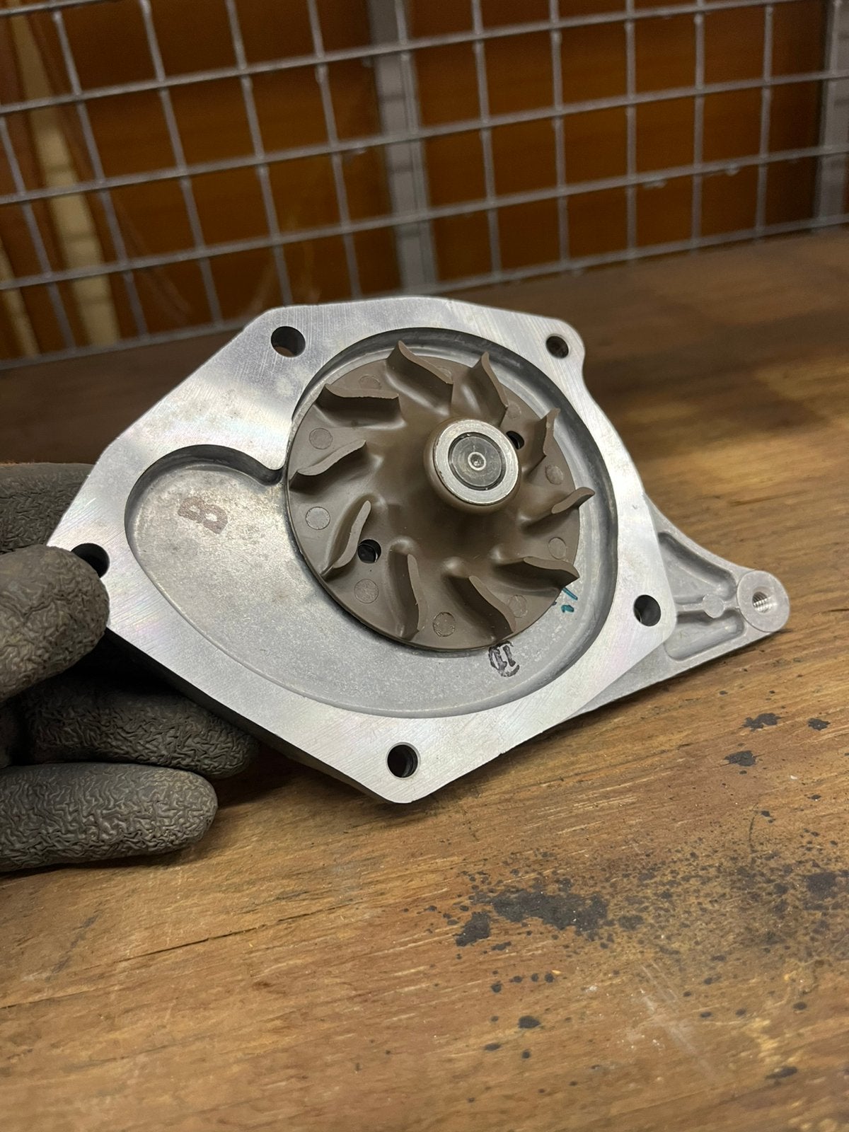 Pompe à eau pour moteur Nissan, Enlèvement, Comme neuf