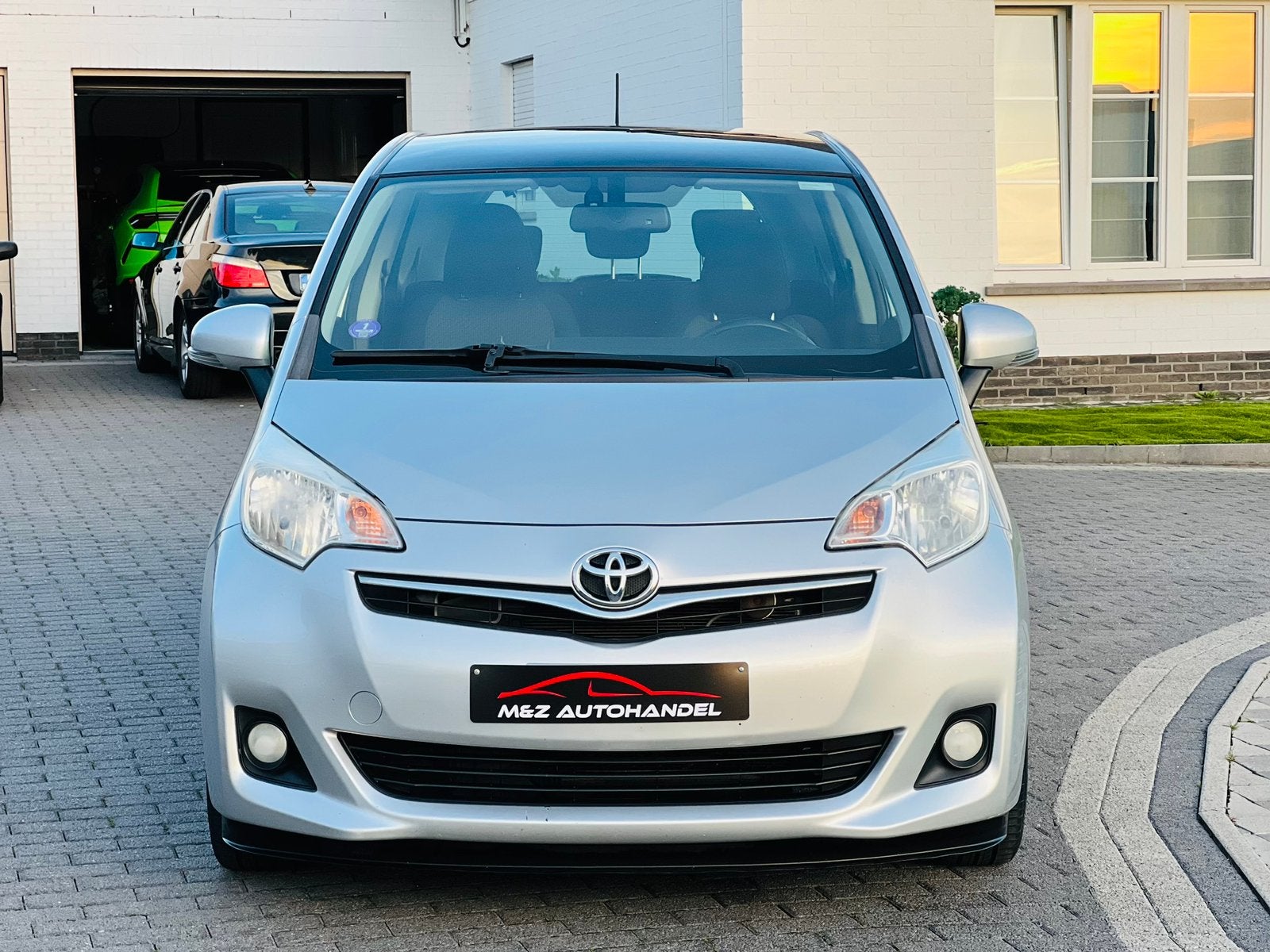 Toyota Verso S 1.33 VVT * BENZINE * NAVI * CAMERA * PANO *, Auto's, Euro 5, Monovolume, Zwart, Verso-S