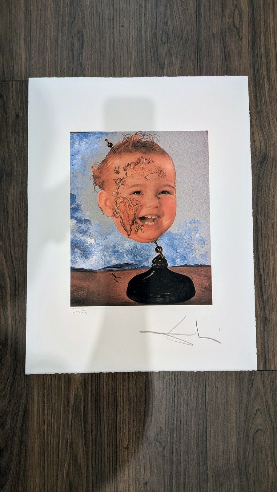 Lithographie Salvador Dalí – Bébé carte du monde Numérotée, Antiquités & Art, Enlèvement ou Envoi, Lithographie