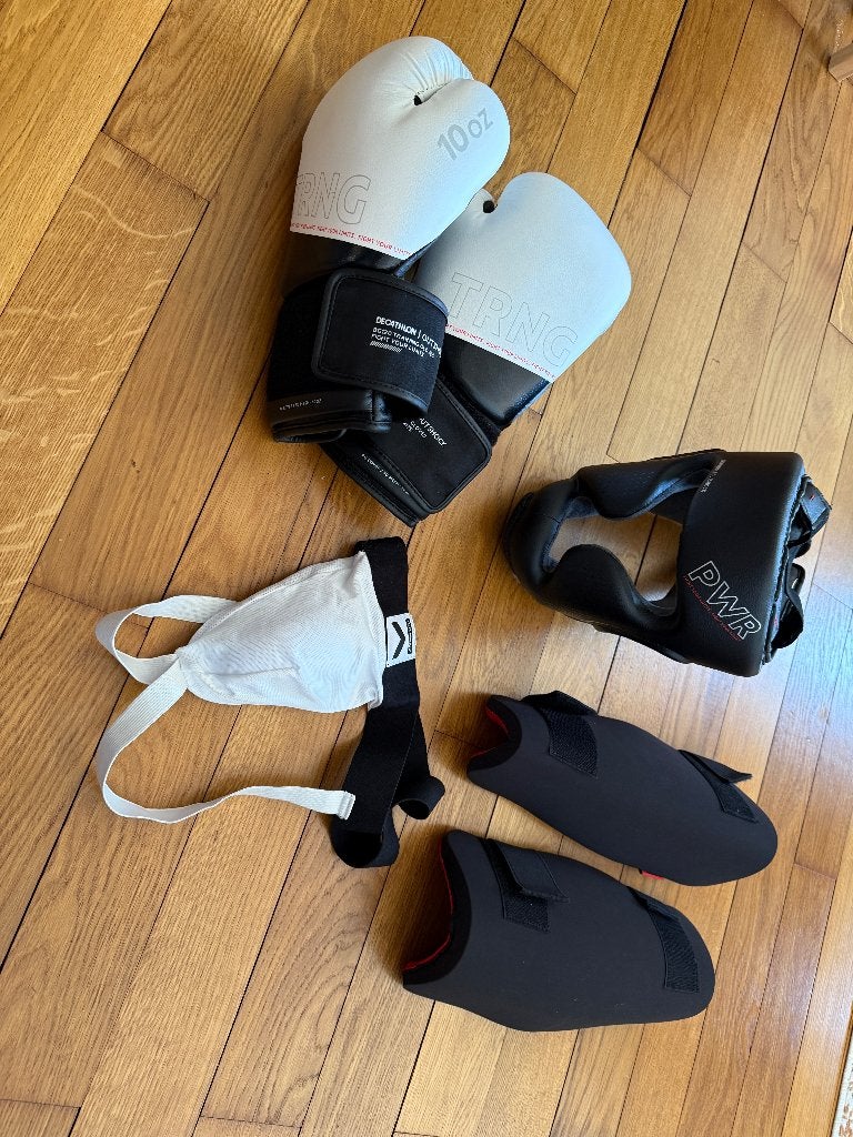 Lot complet de protection boxe / kung-fu, quasi neuf, Sports & Fitness, Enlèvement, Comme neuf, Gants de boxe
