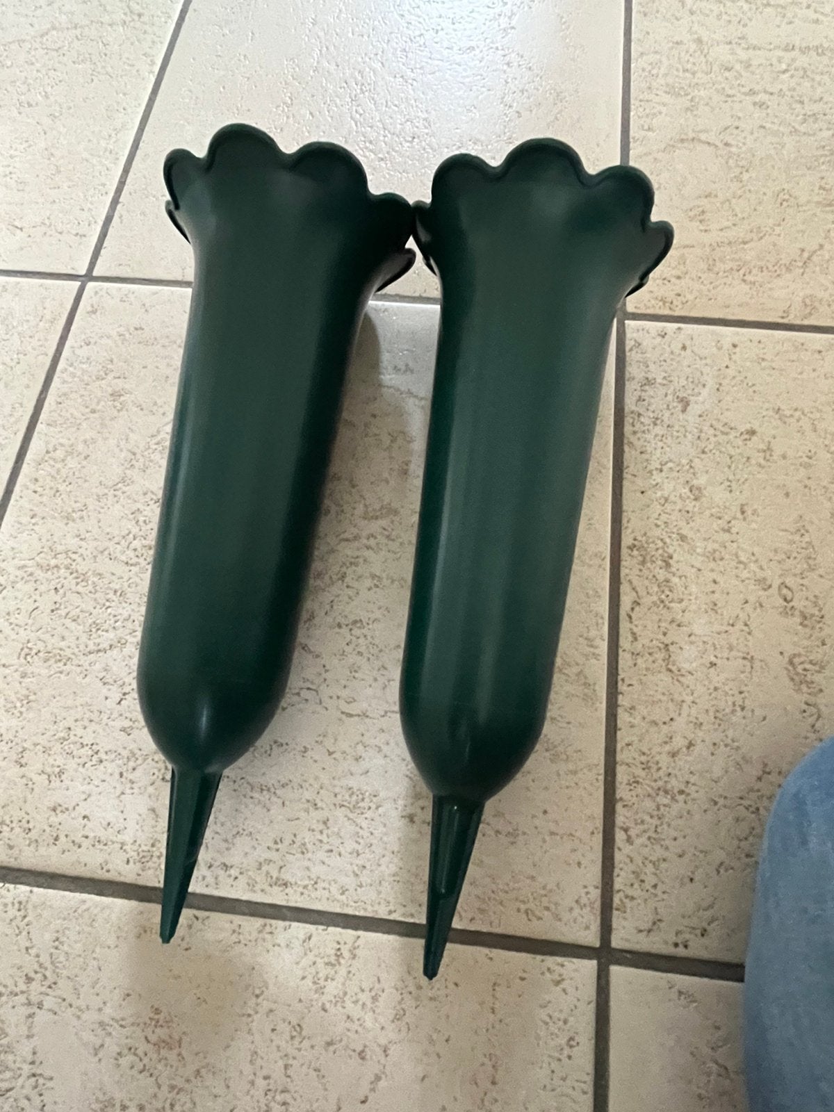 2 grote stevige grafvazen, Huis en Inrichting, Woonaccessoires | Vazen, Kunststof, Nieuw, Ophalen of Verzenden, Minder dan 50 cm