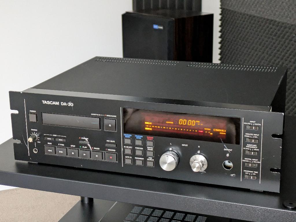 Tascam DA30 - professionele DAT-recorder - XLR - 44,1/48 kHz, TV, Hi-fi & Vidéo, Decks cassettes, Simple, Autres marques, Commandes tactiles