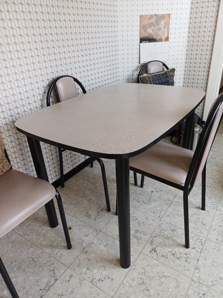 Tafel en stoelen, Cinq personnes ou plus, Comme neuf, Synthétique, Enlèvement