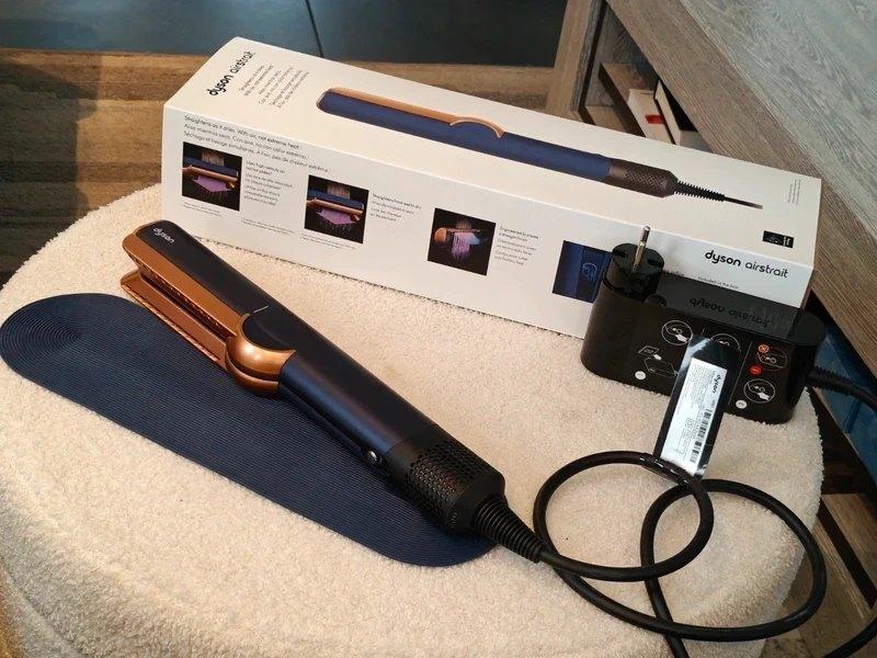 Dyson Prusian Airstrait Stijltang (Pruisisch blauw/Koper), Handtassen en Accessoires, Uiterlijk | Haarverzorging, Ophalen of Verzenden