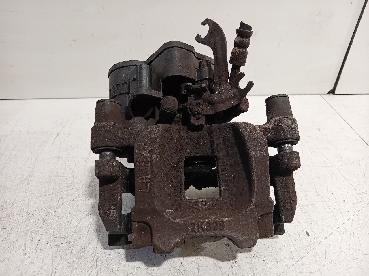 Remklauw links achter Land Rover Discovery, Auto-onderdelen, Onderdelen@venauto.nl, Van der Ven Autorecycling B.V., Ettenseweg 76, 4706 PB Roosendaal, The Netherlands