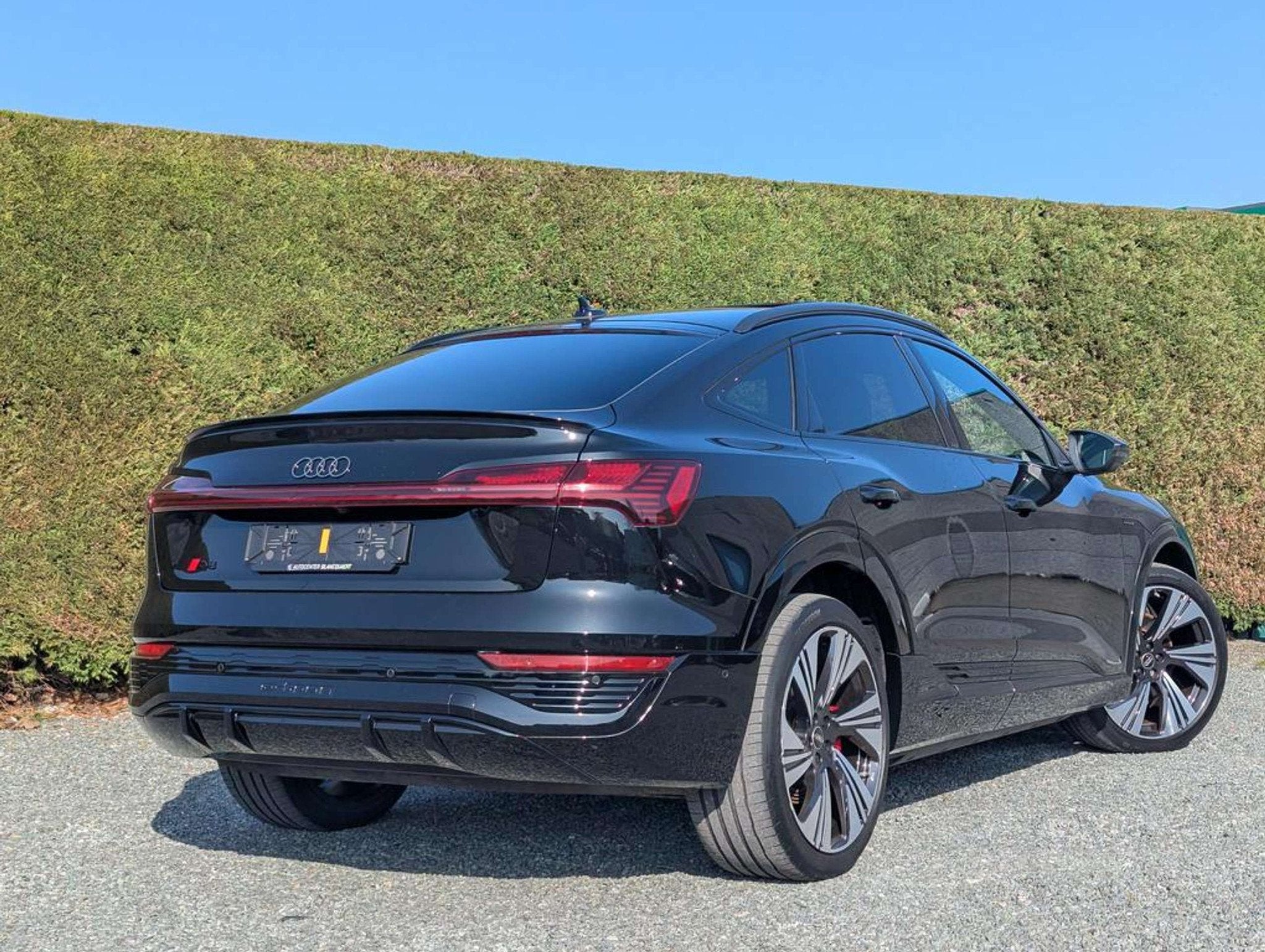 Audi Q8 e-tron ! verkocht ! 2x S-line- opendak- B&O -114 kWh, Automaat, Gebruikt, Zwart, 408 pk