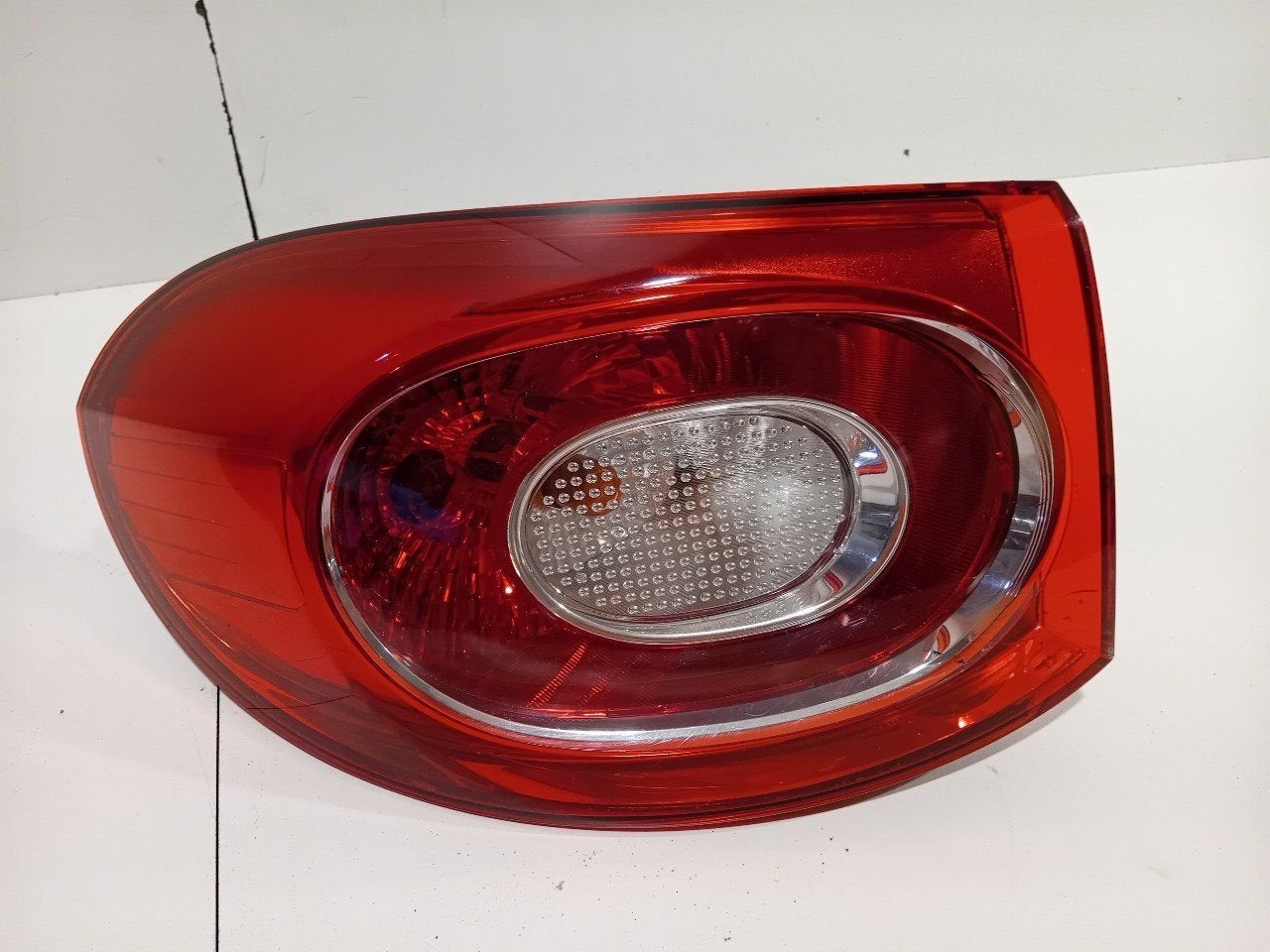 Achterlicht links buiten Volkswagen Tiguan, Onderdelen@venauto.nl, Van der Ven Autorecycling B.V., Gebruikt, Ettenseweg 76, 4706 PB Roosendaal, The Netherlands