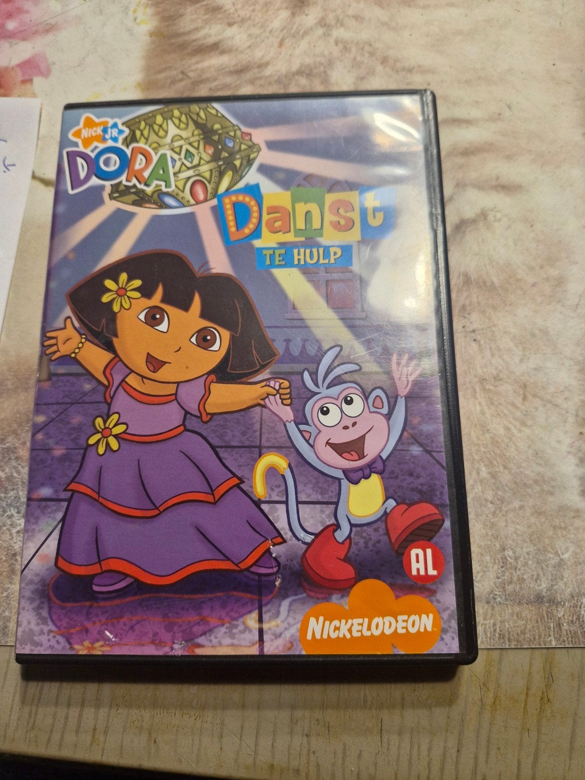 dora danst te hulp, Ophalen of Verzenden, Zo goed als nieuw, Nederlands
