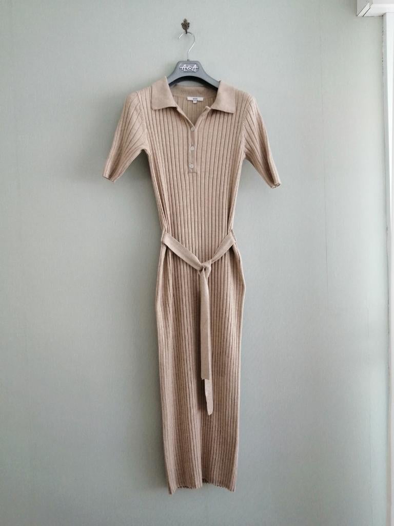 jolie robe Sora taille XS, Vêtements | Femmes, Robes, Comme neuf, Taille 34 (XS) ou plus petite, Beige, Sous le genou, Envoi