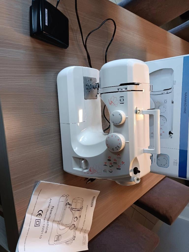 Naaimachine, Enlèvement, Comme neuf, Machine à coudre