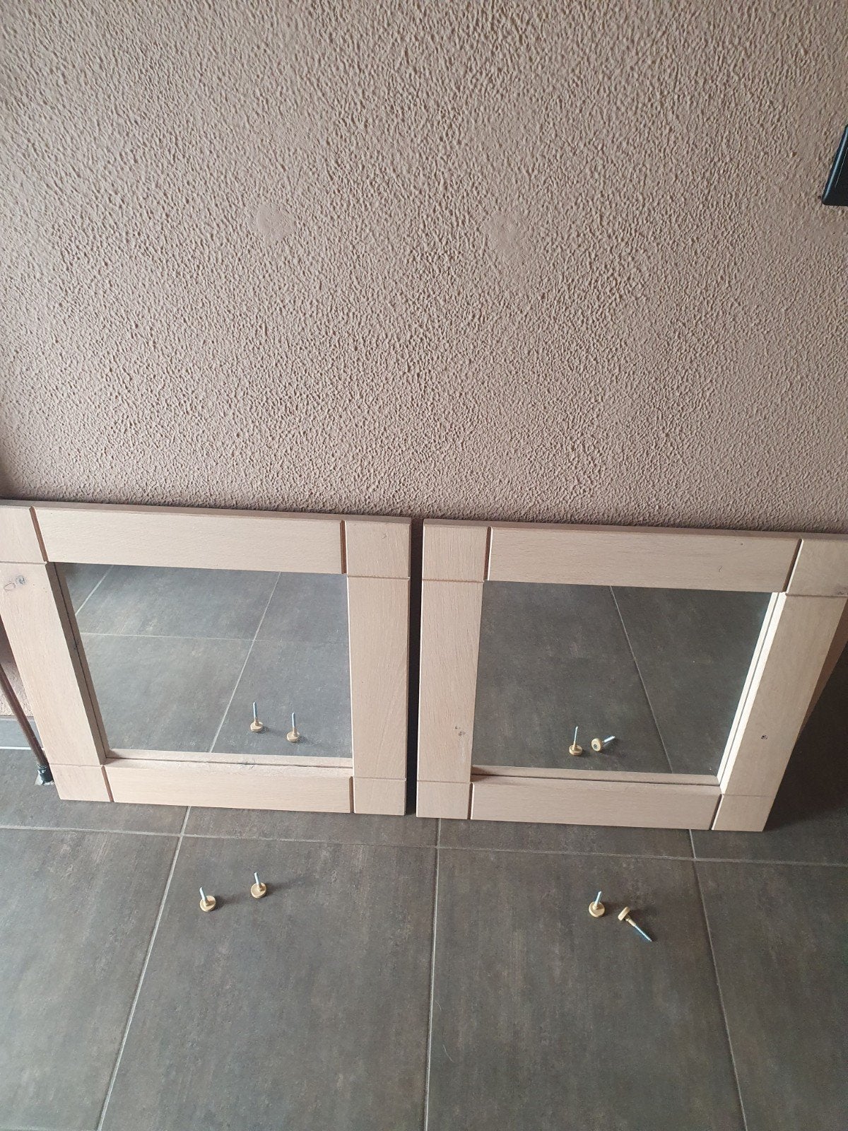 2 magnifiques miroirs en chêne clair de 60 cm par 60 cm, Maison & Meubles, Accessoires pour la Maison | Miroirs, Moins de 100 cm