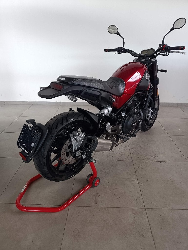 Benelli Leoncino 500, Motos, Entreprise