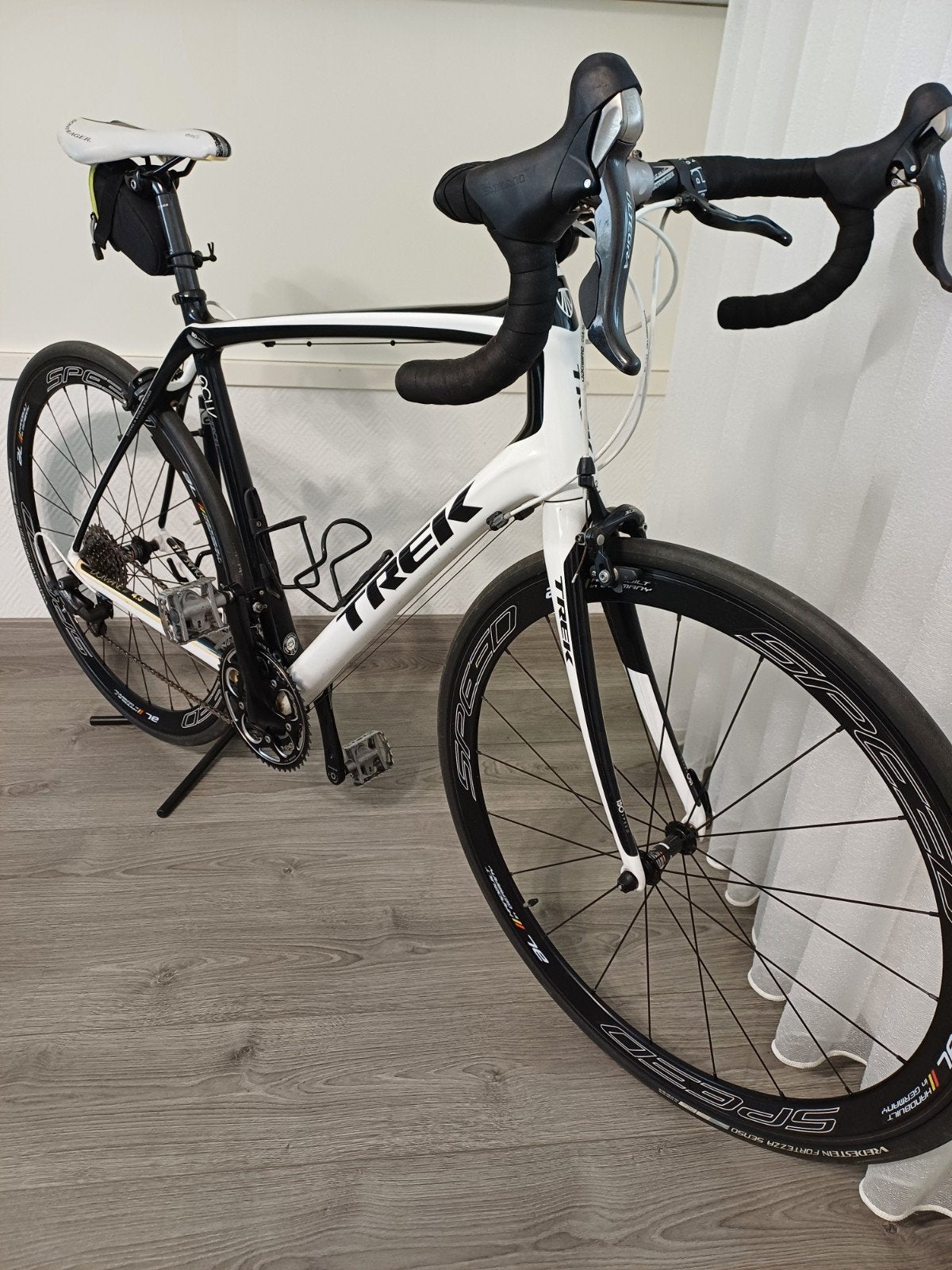 Zo goed als nieuw Full Carbon Racefiets Trek Domane 4.5, Frein sur jante, Comme neuf, Enlèvement, 53 à 57 cm