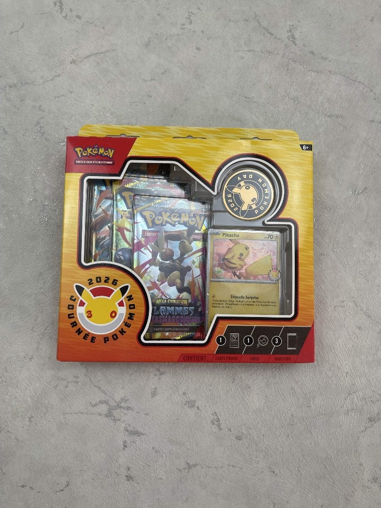 Coffret 30 ans journée pokémon FR, Ophalen of Verzenden, Nieuw, Boosterbox
