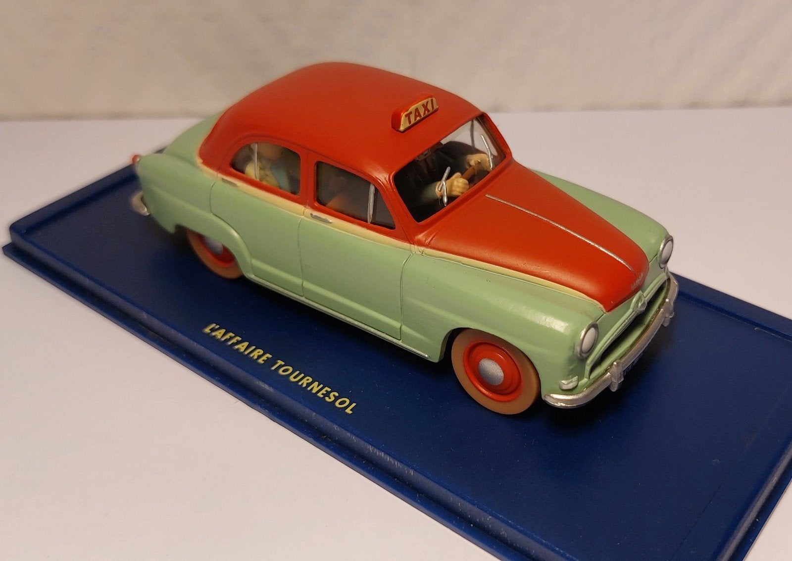 KUIFJE Atlas auto 1/43 'De Simca-taxi 1954', Ophalen of Verzenden, Kuifje, Gebruikt